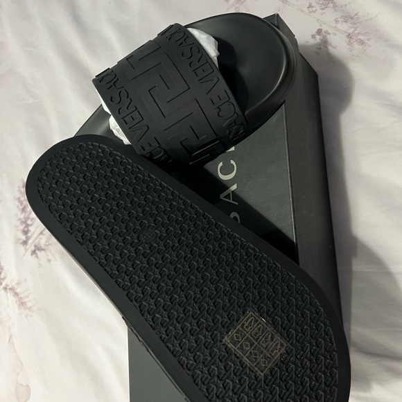 Versace Pool Slide Grega Rubber - Picture 2 of 4